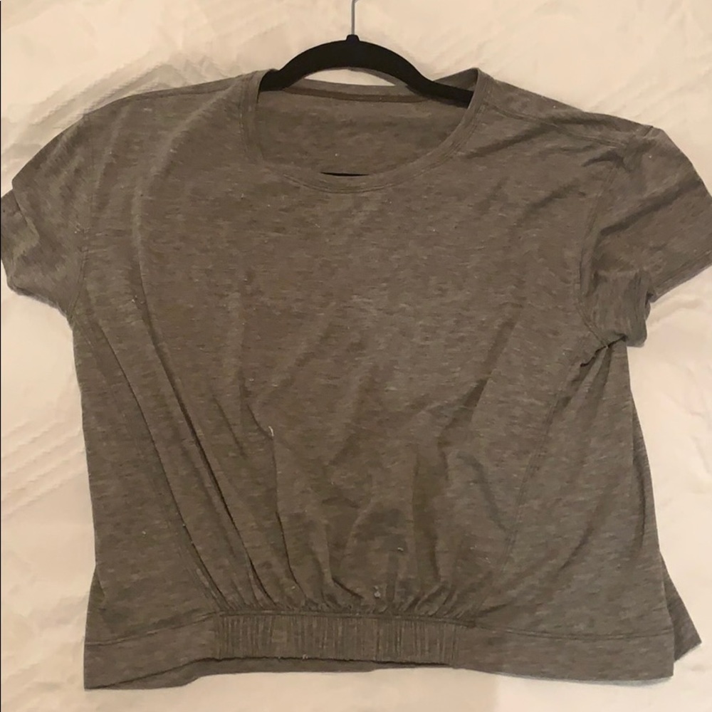 green lululemon cropped shirt